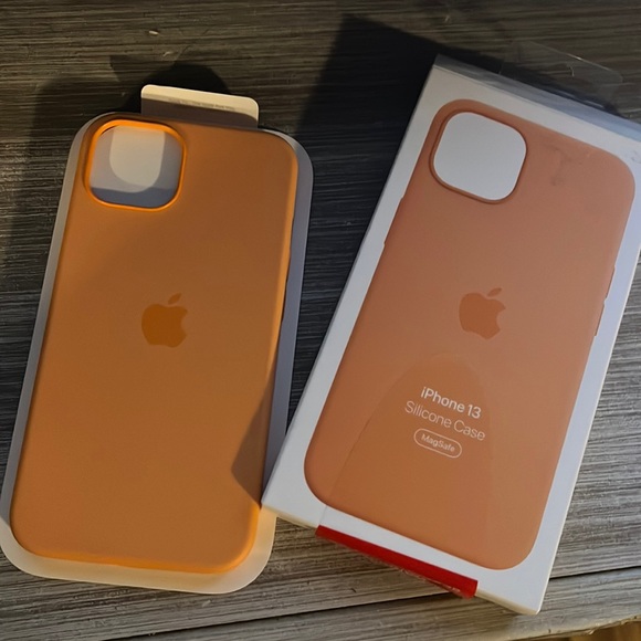 APPLE. iPhone 13 silicone case - Picture 1 of 2